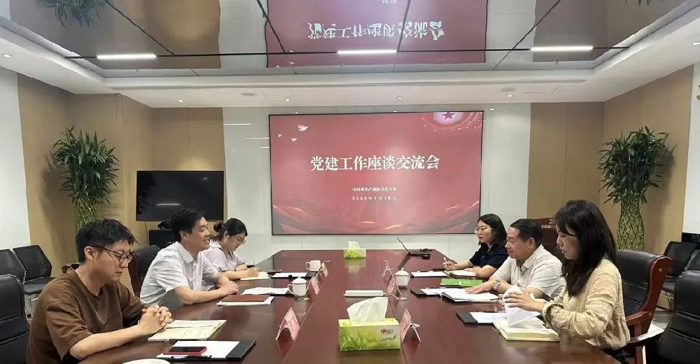 第四联合纪委委员、中国优质农产品开发服务协会党支部书记张平赴中国苹果产业协会调研交流